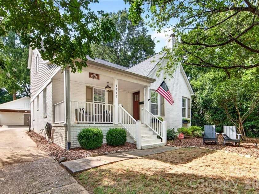 1717 Nassau Boulevard, Charlotte, NC 28205.  MLS# CAR4415580, YatesRealty ID 45940. Front yard