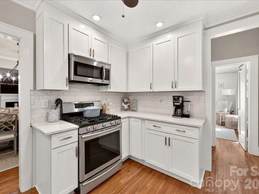 1717 Nassau Boulevard, Charlotte, NC 28205.  MLS# CAR4415580, YatesRealty ID 45940. Kitchen