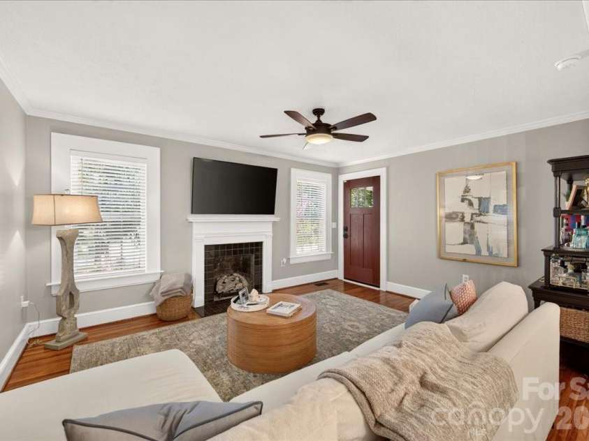 1717 Nassau Boulevard, Charlotte, NC 28205.  MLS# CAR4415580, YatesRealty ID 45940. Living Room