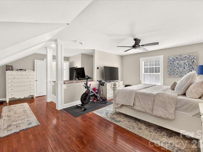 1717 Nassau Boulevard, Charlotte, NC 28205.  MLS# CAR4415580, YatesRealty ID 45940. Primary Bedroom