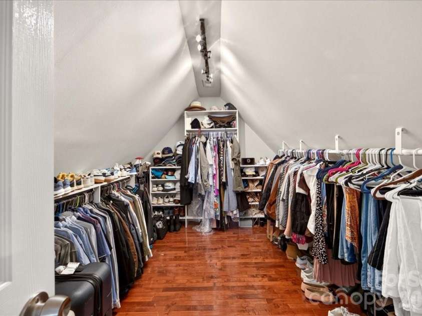 1717 Nassau Boulevard, Charlotte, NC 28205.  MLS# CAR4415580, YatesRealty ID 45940. Primary Closet