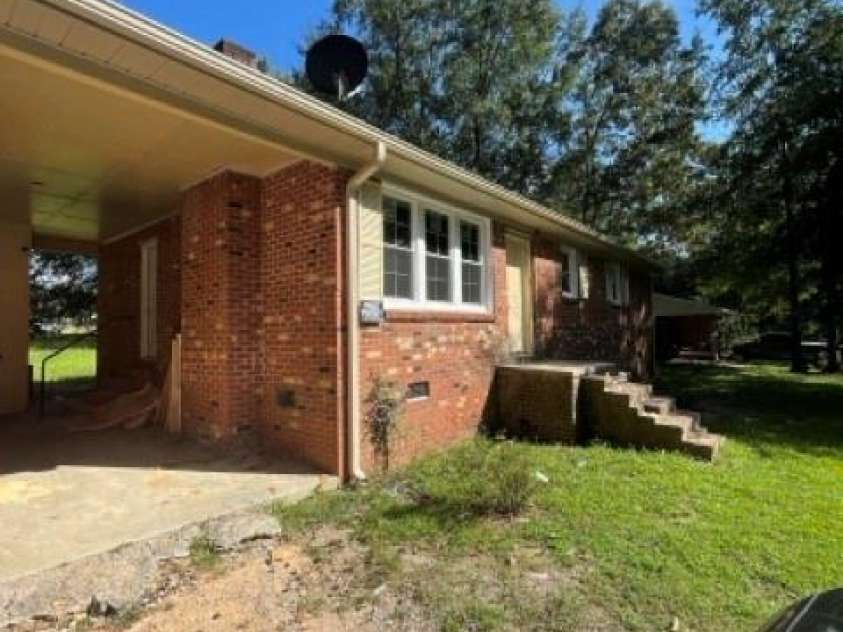 3223 Shadow Lane, Great Falls, SC 29055.  MLS# CAR4416927, YatesRealty ID 45941. 