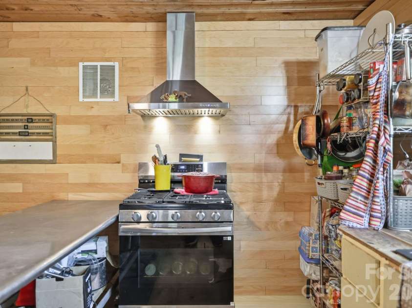 464 Mason Road, Ellenboro, NC 28040.  MLS# CAR4413857, YatesRealty ID 45942. Gas range