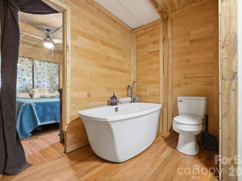 464 Mason Road, Ellenboro, NC 28040.  MLS# CAR4413857, YatesRealty ID 45942. Soaker tub