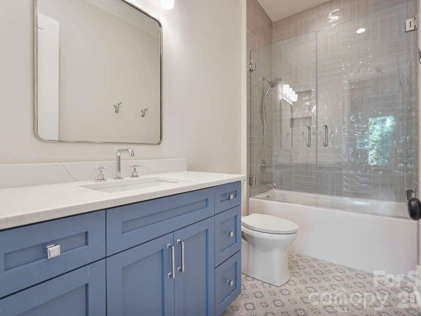 21216 Rio Oro Drive, Cornelius, NC 28031.  MLS# CAR4425303, YatesRealty ID 45943. Beautifully finished upstairs shared bath featuring a full-size tub with a custom tile surround and elevated finishes throughout.
