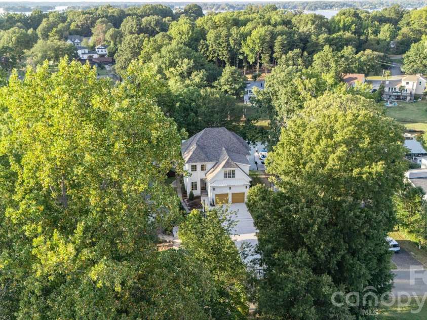 21216 Rio Oro Drive, Cornelius, NC 28031.  MLS# CAR4425303, YatesRealty ID 45943. Welcome home!