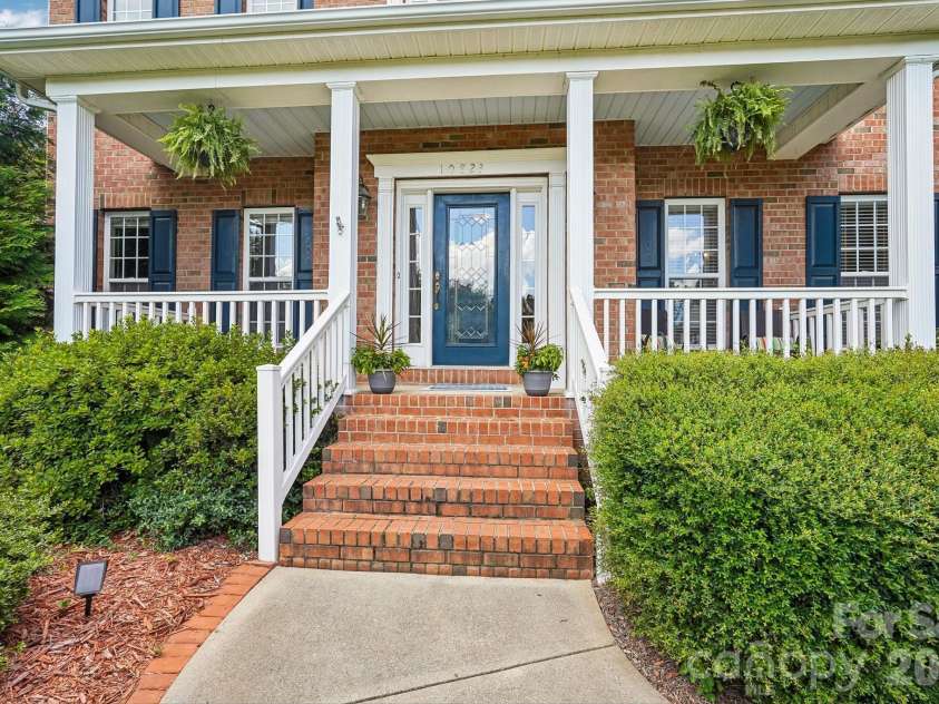 10823 Persimmon Creek Drive, Charlotte, NC 28227.  MLS# CAR4413690, YatesRealty ID 45944. 