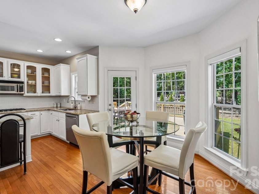 10823 Persimmon Creek Drive, Charlotte, NC 28227.  MLS# CAR4413690, YatesRealty ID 45944. Breakfast