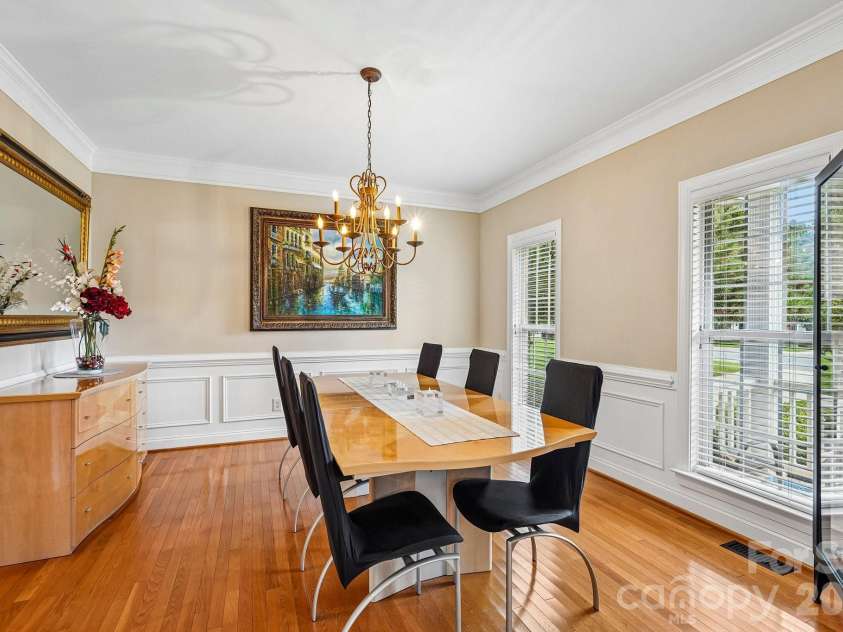 10823 Persimmon Creek Drive, Charlotte, NC 28227.  MLS# CAR4413690, YatesRealty ID 45944. Dining