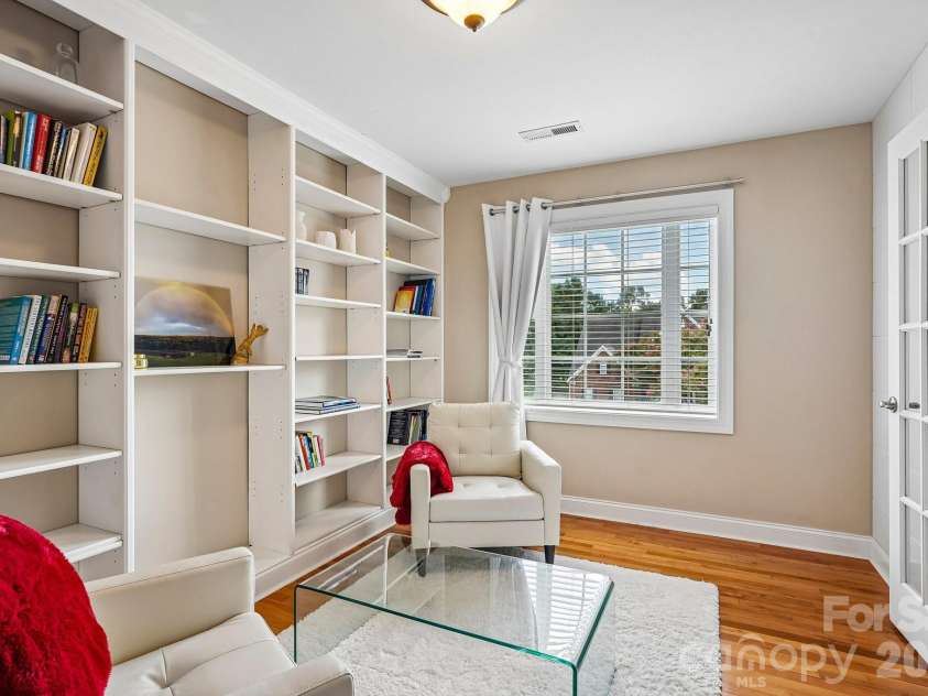 10823 Persimmon Creek Drive, Charlotte, NC 28227.  MLS# CAR4413690, YatesRealty ID 45944. Flex space