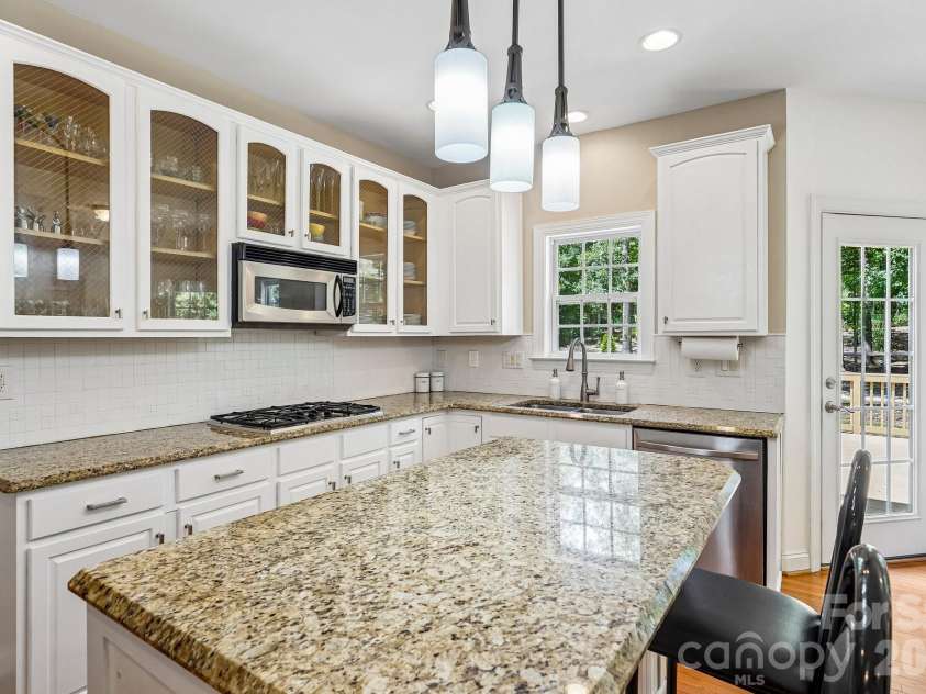 10823 Persimmon Creek Drive, Charlotte, NC 28227.  MLS# CAR4413690, YatesRealty ID 45944. Kitchen