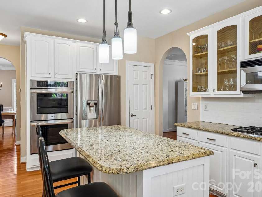 10823 Persimmon Creek Drive, Charlotte, NC 28227.  MLS# CAR4413690, YatesRealty ID 45944. Kitchen