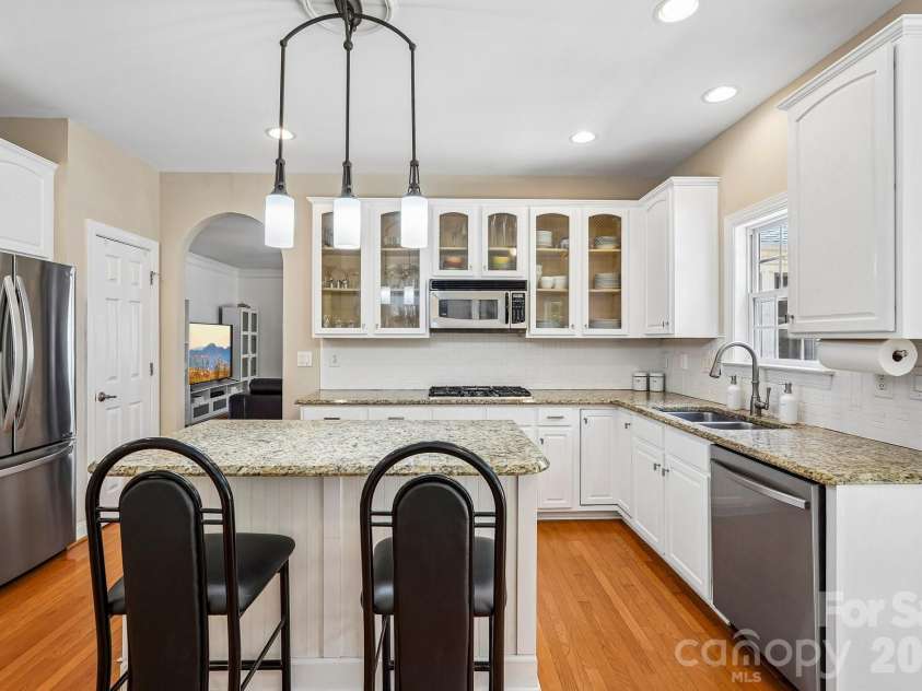 10823 Persimmon Creek Drive, Charlotte, NC 28227.  MLS# CAR4413690, YatesRealty ID 45944. Kitchen