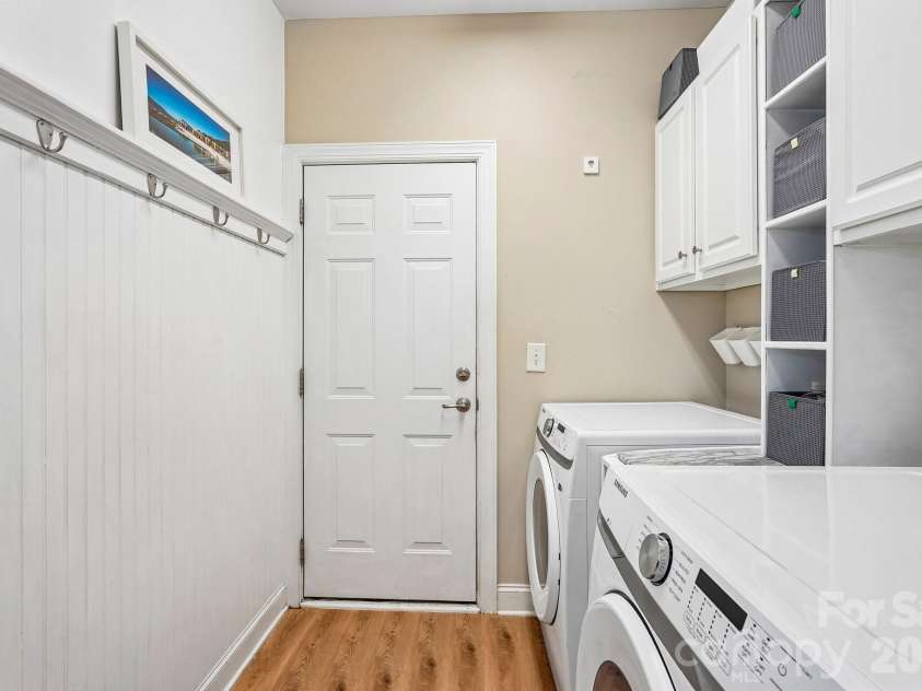 10823 Persimmon Creek Drive, Charlotte, NC 28227.  MLS# CAR4413690, YatesRealty ID 45944. Laundry