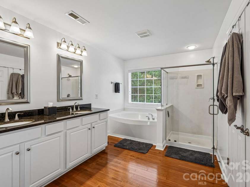 10823 Persimmon Creek Drive, Charlotte, NC 28227.  MLS# CAR4413690, YatesRealty ID 45944. Primary Bath