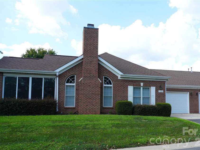 9920 Park Willow Drive, Charlotte, NC 28210.  MLS# CAR4414642, YatesRealty ID 45945. 