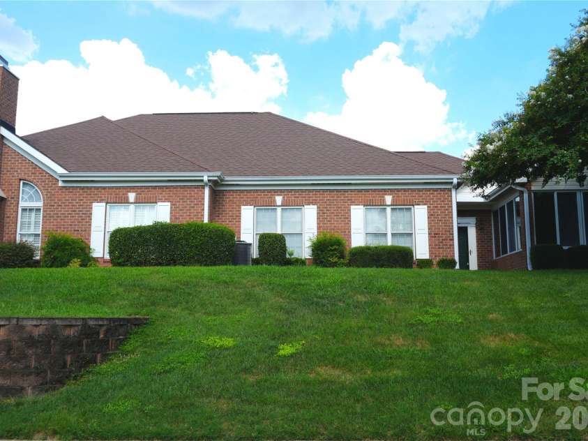 9920 Park Willow Drive, Charlotte, NC 28210.  MLS# CAR4414642, YatesRealty ID 45945. 