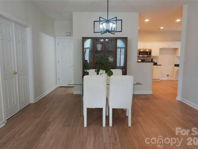 9920 Park Willow Drive, Charlotte, NC 28210.  MLS# CAR4414642, YatesRealty ID 45945. 
