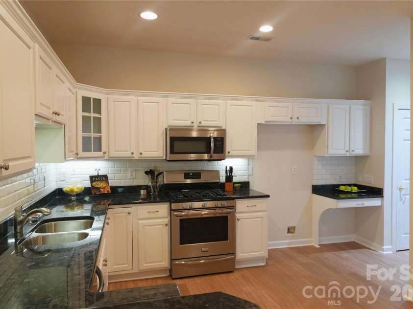 9920 Park Willow Drive, Charlotte, NC 28210.  MLS# CAR4414642, YatesRealty ID 45945. 