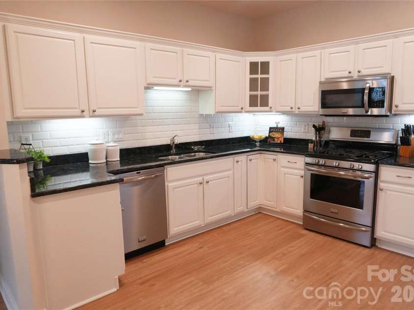 9920 Park Willow Drive, Charlotte, NC 28210.  MLS# CAR4414642, YatesRealty ID 45945. 
