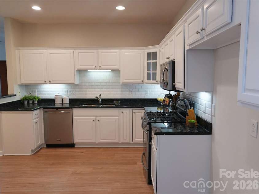 9920 Park Willow Drive, Charlotte, NC 28210.  MLS# CAR4414642, YatesRealty ID 45945. 