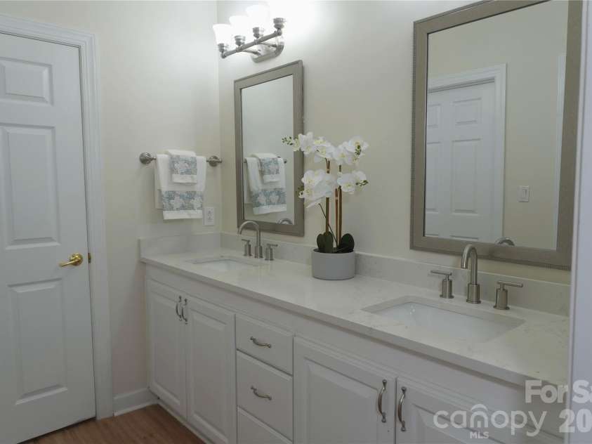 9920 Park Willow Drive, Charlotte, NC 28210.  MLS# CAR4414642, YatesRealty ID 45945. 