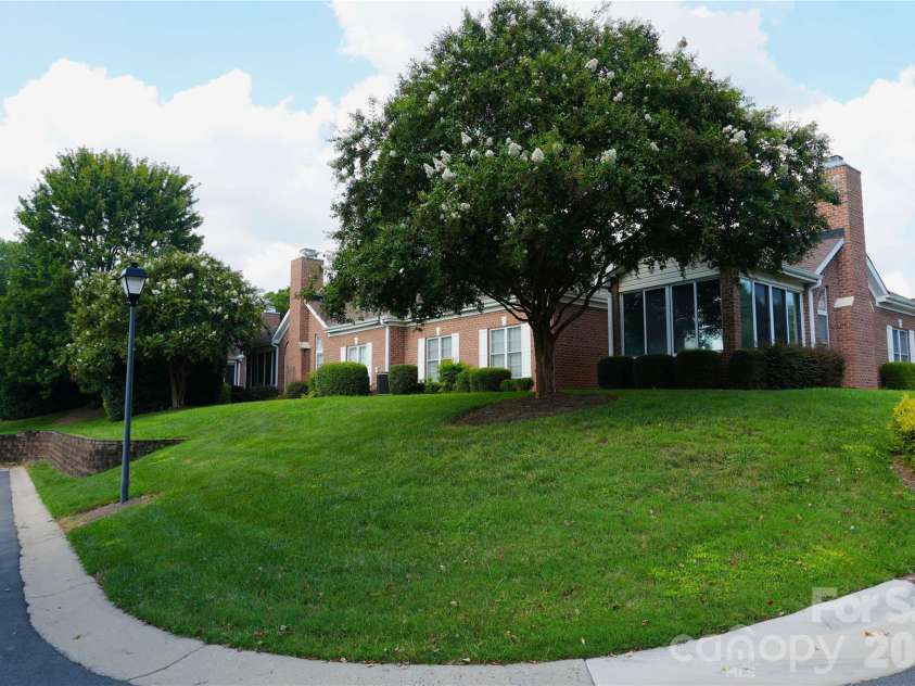 9920 Park Willow Drive, Charlotte, NC 28210.  MLS# CAR4414642, YatesRealty ID 45945. 