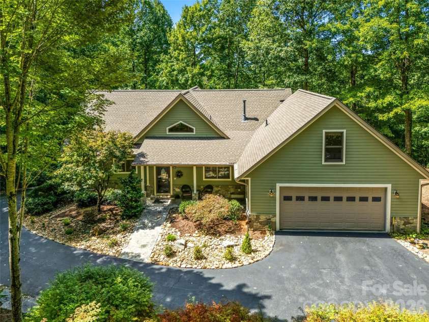 38 Mountain Crest Drive, Hendersonville, NC 28739.  MLS# CAR4416620, YatesRealty ID 45946. 