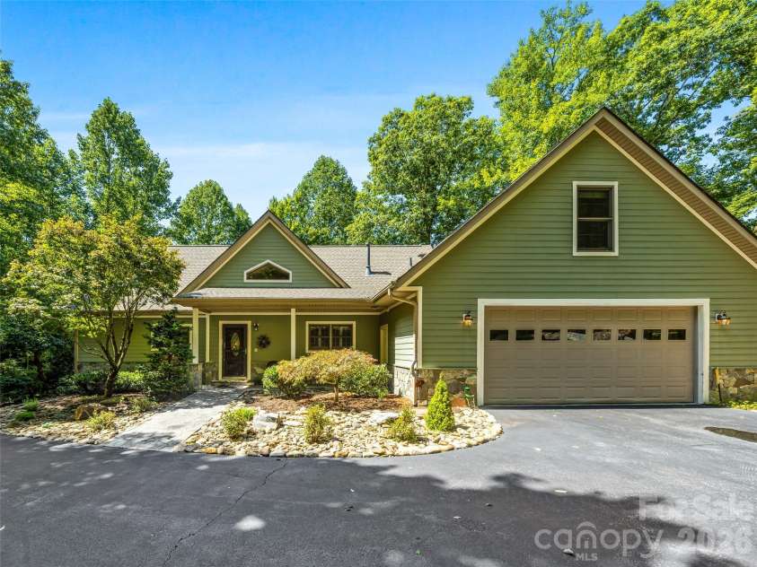 38 Mountain Crest Drive, Hendersonville, NC 28739.  MLS# CAR4416620, YatesRealty ID 45946. 