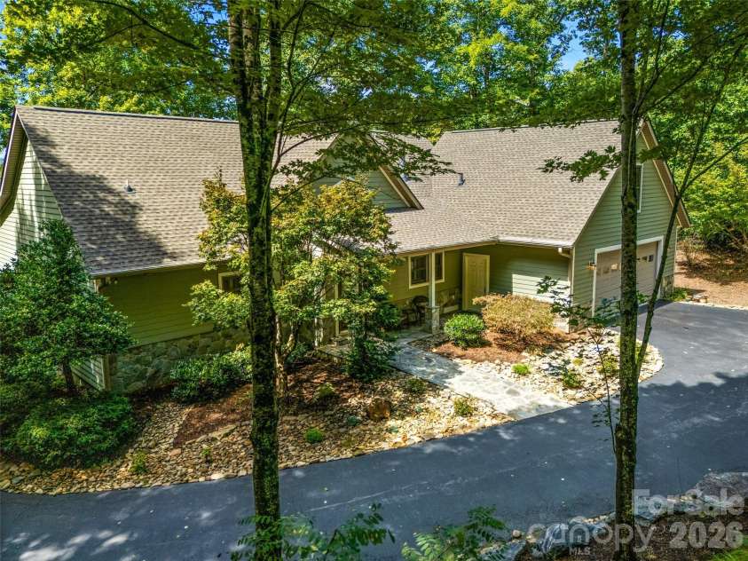 38 Mountain Crest Drive, Hendersonville, NC 28739.  MLS# CAR4416620, YatesRealty ID 45946. 