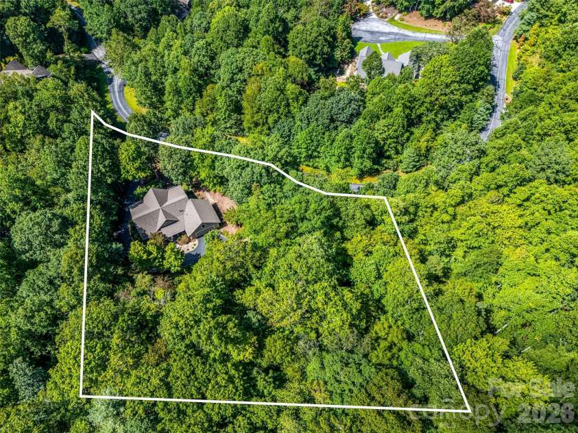 38 Mountain Crest Drive, Hendersonville, NC 28739.  MLS# CAR4416620, YatesRealty ID 45946. 