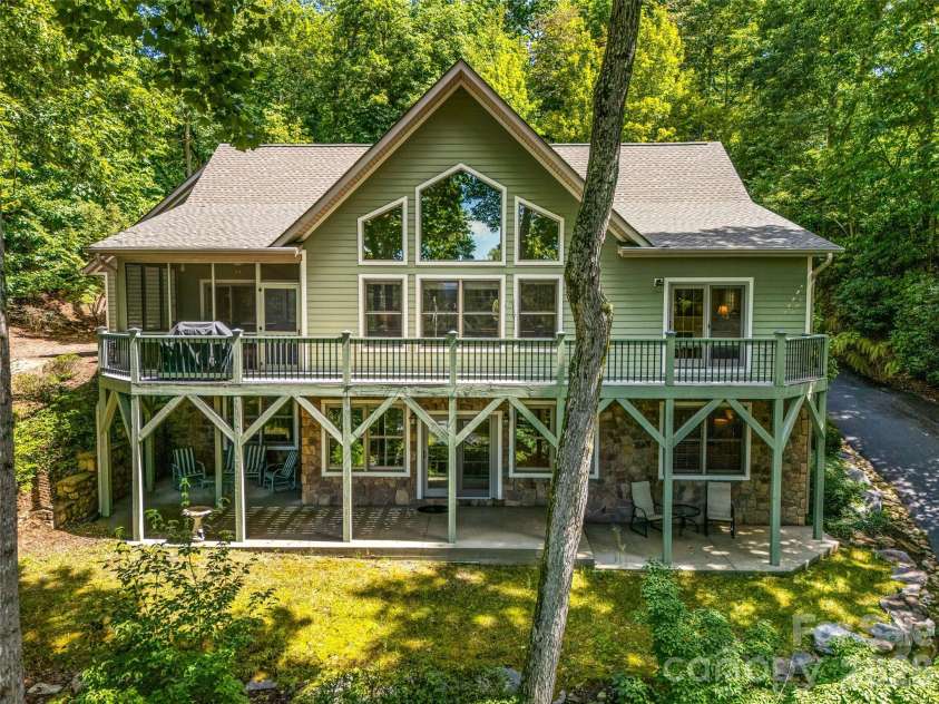 38 Mountain Crest Drive, Hendersonville, NC 28739.  MLS# CAR4416620, YatesRealty ID 45946. 