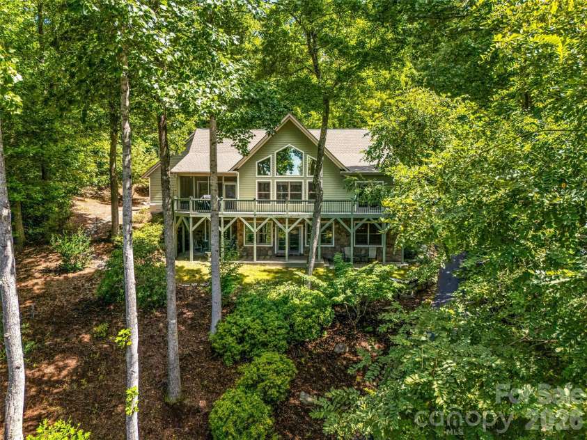 38 Mountain Crest Drive, Hendersonville, NC 28739.  MLS# CAR4416620, YatesRealty ID 45946. 