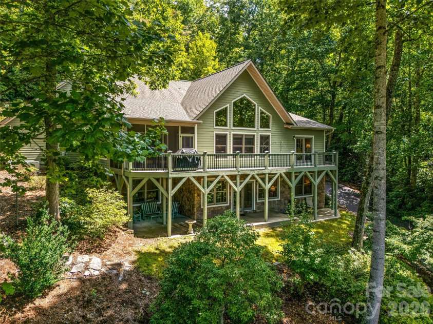 38 Mountain Crest Drive, Hendersonville, NC 28739.  MLS# CAR4416620, YatesRealty ID 45946. 