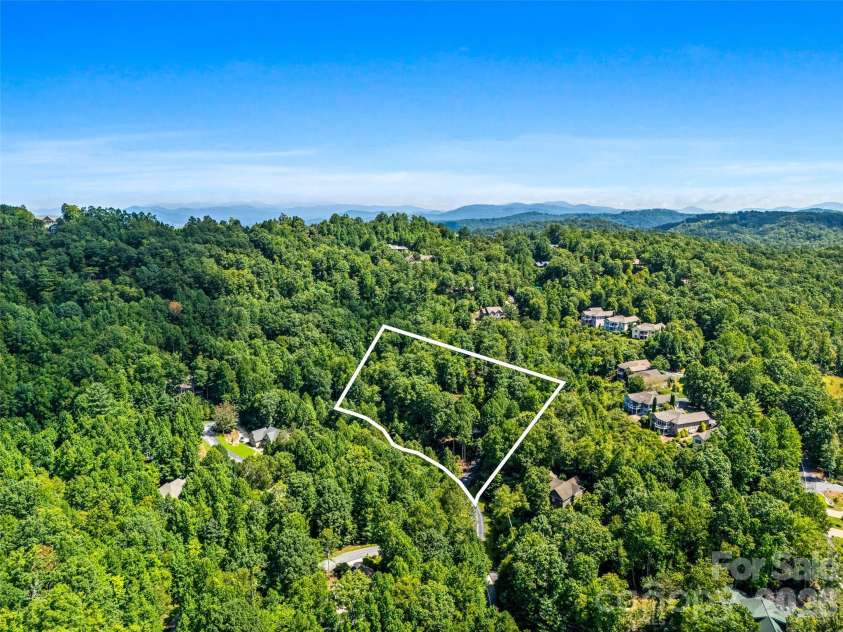38 Mountain Crest Drive, Hendersonville, NC 28739.  MLS# CAR4416620, YatesRealty ID 45946. 