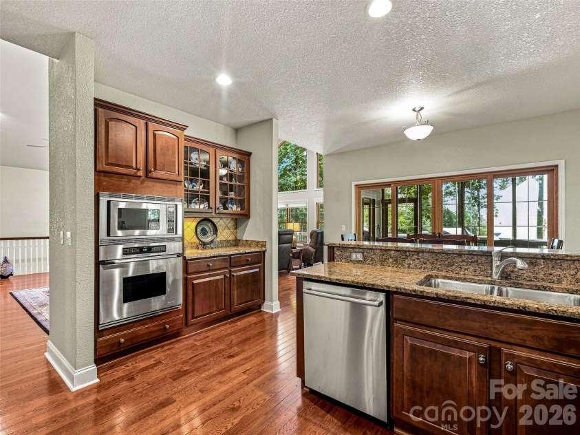 38 Mountain Crest Drive, Hendersonville, NC 28739.  MLS# CAR4416620, YatesRealty ID 45946. 