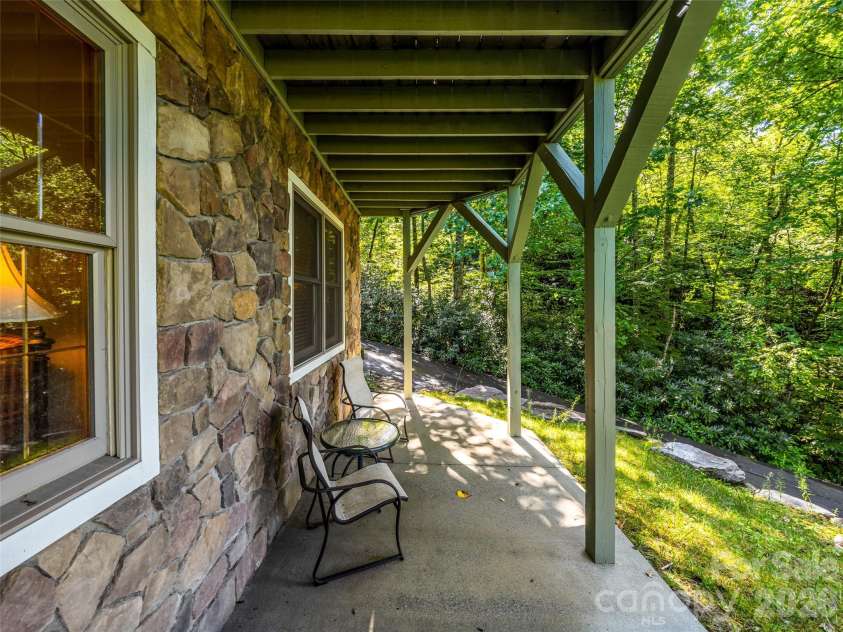 38 Mountain Crest Drive, Hendersonville, NC 28739.  MLS# CAR4416620, YatesRealty ID 45946. 