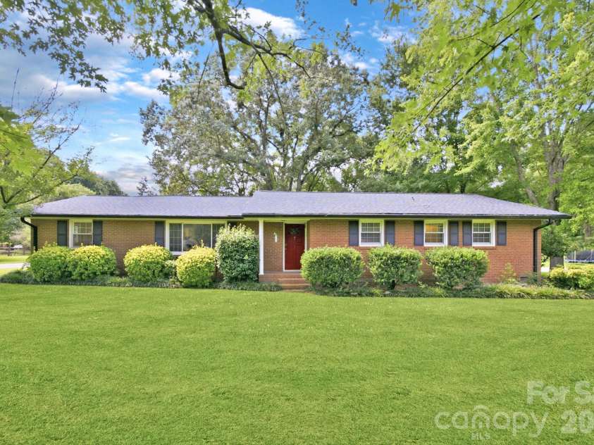 13128 Blacksmith Court, Matthews, NC 28105.  MLS# CAR4409935, YatesRealty ID 45947. 