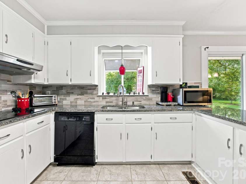13128 Blacksmith Court, Matthews, NC 28105.  MLS# CAR4409935, YatesRealty ID 45947. 