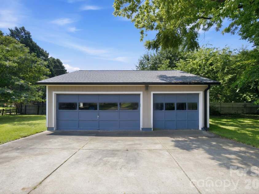 13128 Blacksmith Court, Matthews, NC 28105.  MLS# CAR4409935, YatesRealty ID 45947. 