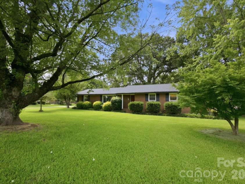 13128 Blacksmith Court, Matthews, NC 28105.  MLS# CAR4409935, YatesRealty ID 45947. 
