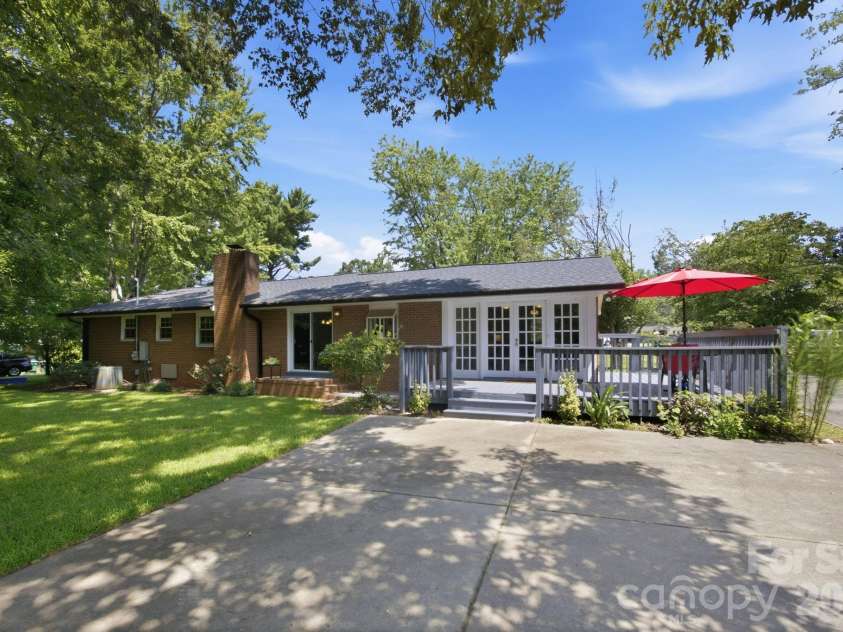 13128 Blacksmith Court, Matthews, NC 28105.  MLS# CAR4409935, YatesRealty ID 45947. 
