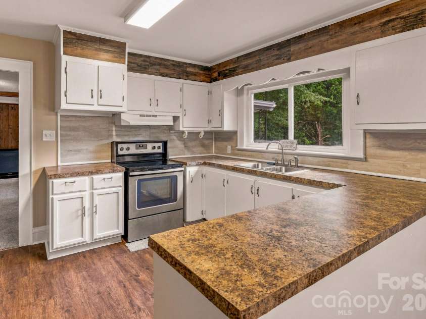 257 Maryland Drive, Forest City, NC 28043.  MLS# CAR4390677, YatesRealty ID 45950. Kitchen