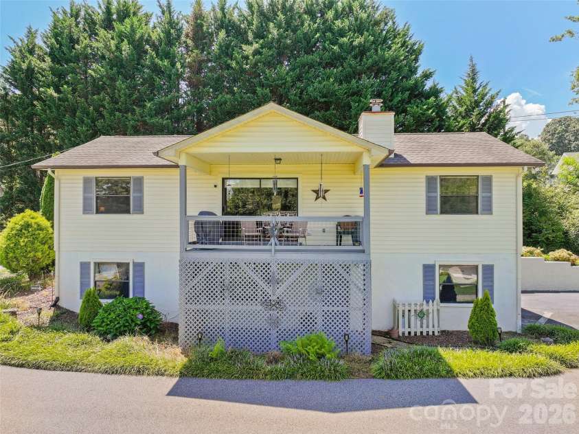 43 Thoren Court, Clyde, NC 28721.  MLS# CAR4415491, YatesRealty ID 45951. 