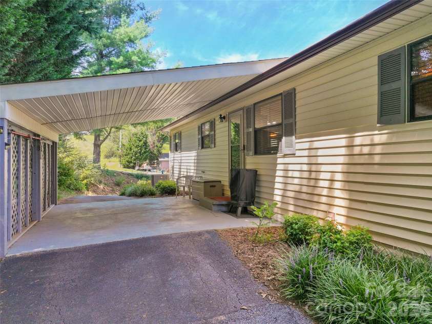 43 Thoren Court, Clyde, NC 28721.  MLS# CAR4415491, YatesRealty ID 45951. 