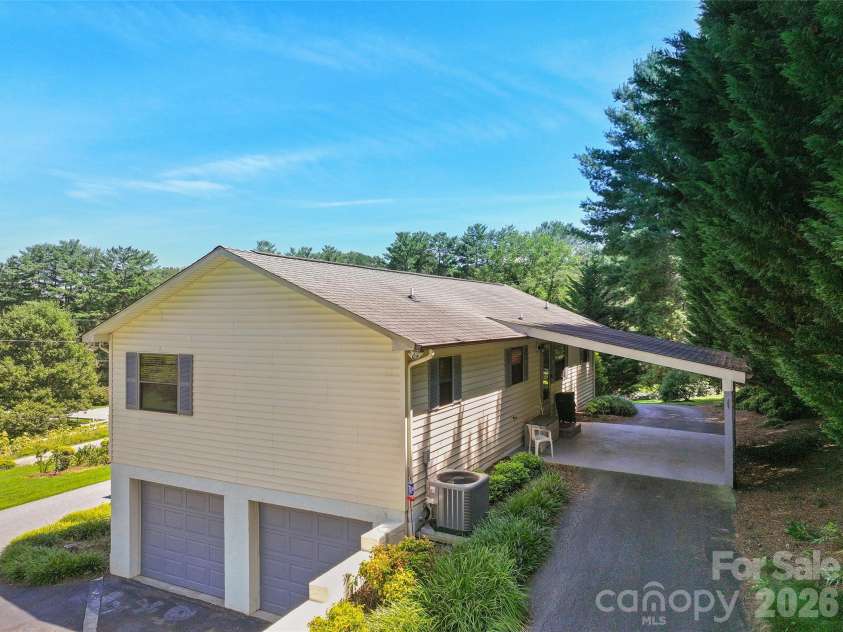 43 Thoren Court, Clyde, NC 28721.  MLS# CAR4415491, YatesRealty ID 45951. 