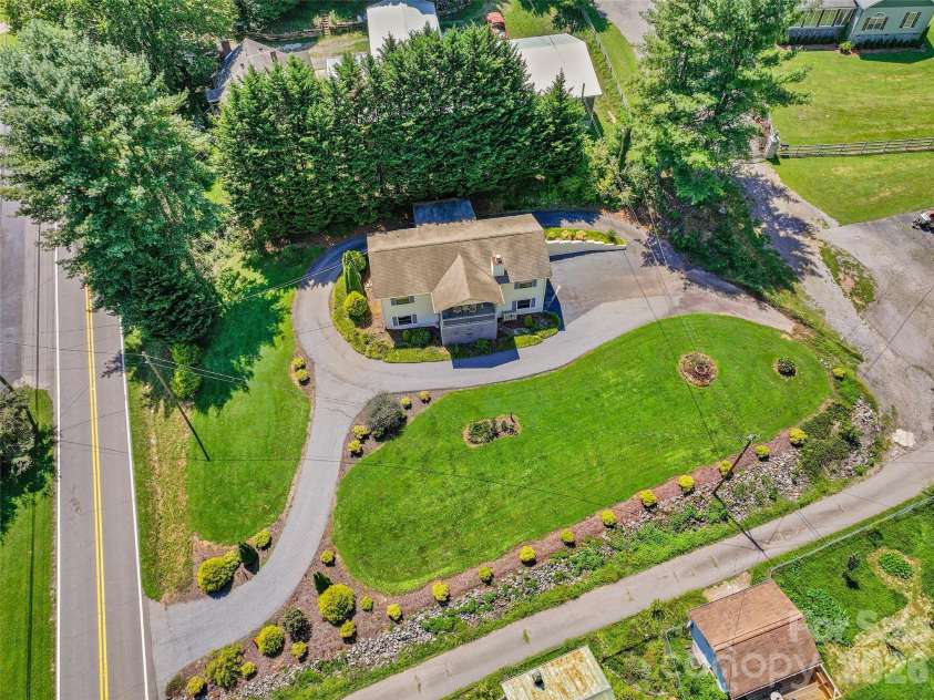43 Thoren Court, Clyde, NC 28721.  MLS# CAR4415491, YatesRealty ID 45951. 