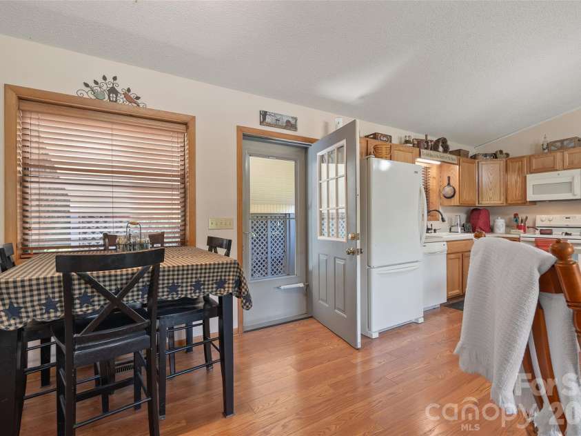 43 Thoren Court, Clyde, NC 28721.  MLS# CAR4415491, YatesRealty ID 45951. 