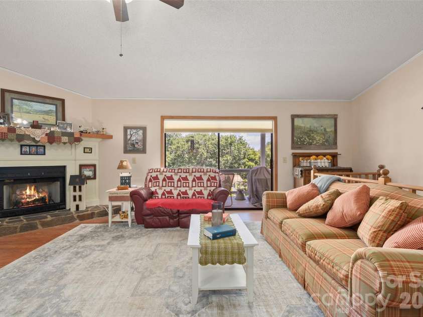 43 Thoren Court, Clyde, NC 28721.  MLS# CAR4415491, YatesRealty ID 45951. 