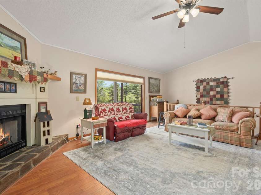43 Thoren Court, Clyde, NC 28721.  MLS# CAR4415491, YatesRealty ID 45951. 